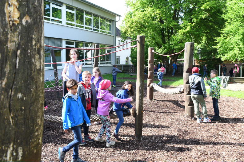 Bilder Schulgelände Lindachschule Jesingen